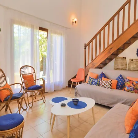 Three-bedroom Holiday In Vakantiehuis Cervione