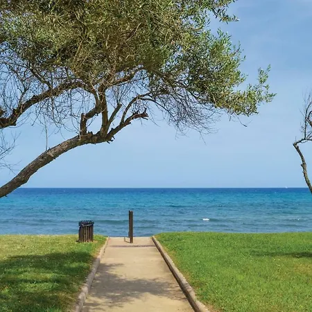 Three-bedroom Holiday In * Cervione