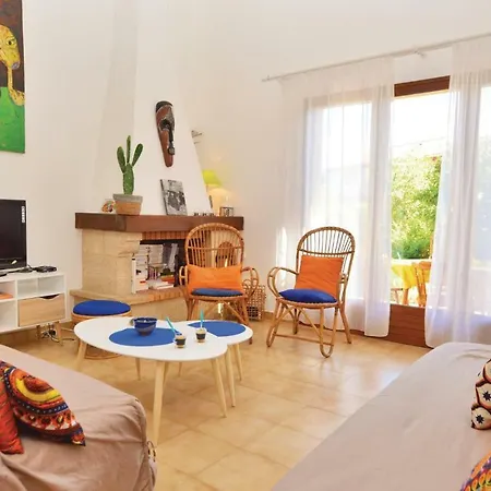 Three-bedroom Holiday In Vakantiehuis Cervione