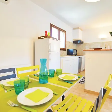 Three-bedroom Holiday In Vakantiehuis Cervione