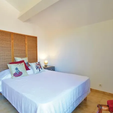 Three-bedroom Holiday In *