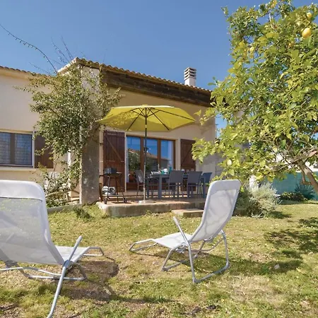 Three-bedroom Holiday In * Cervione